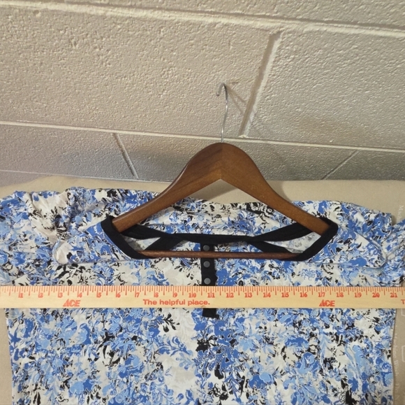 Laura Ashley Women 3/4 Sleeve Crew Neck Snap Blouse Blue Size L Buttery Soft - Picture 6 of 8